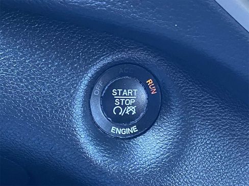 Used 2016 Jeep Cherokee Latitude w/ Comfort/Convenience Group image 23