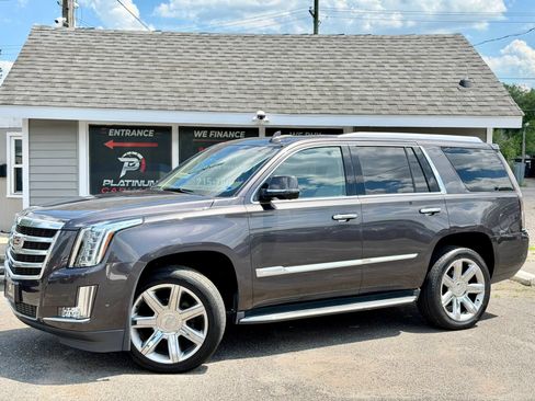 Used 2017 Cadillac Escalade Luxury AWD/4WD image 1