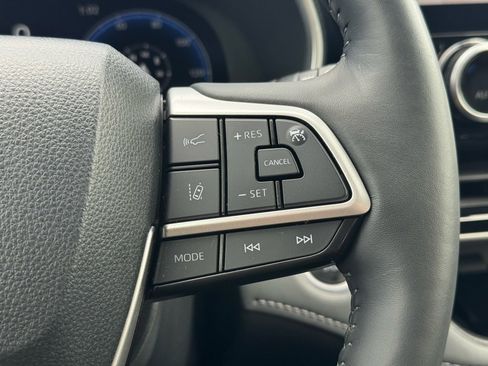 Used 2024 Toyota Highlander Limited image 28