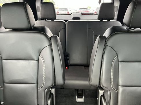 Used 2023 Chevrolet Traverse LT AWD/4WD image 22
