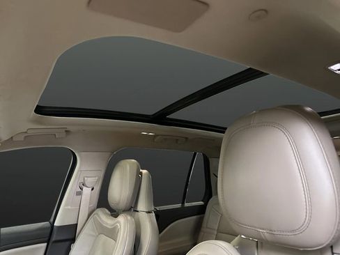 Used 2020 Lincoln Aviator Reserve w/ Equipment Group 202A image 7