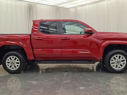 Certified 2025 Toyota Tacoma SR5 AWD/4WD image 7