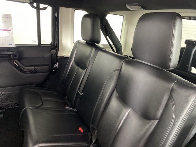 Used 2015 Jeep Wrangler Unlimited Sahara w/ Dual Top Group AWD/4WD image 28