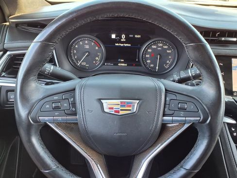 Used 2023 Cadillac XT6 Premium Luxury w/ Platinum Package FWD image 12