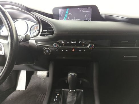 Used 2021 MAZDA MAZDA3 Hatchback w/Premium Plus Pkg image 13