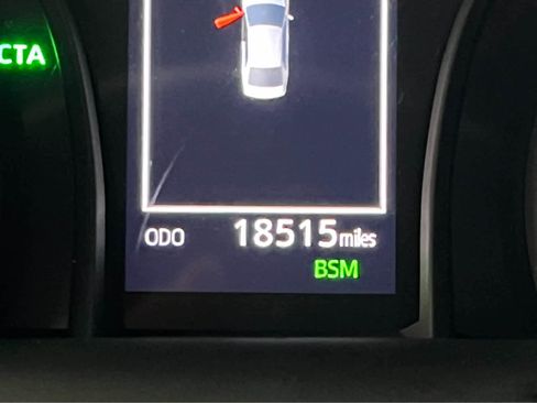 Used 2018 Toyota Camry LE image 3