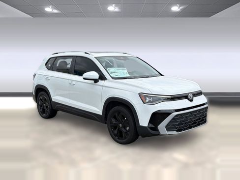 New 2026 Volkswagen Taos SE FWD image 7