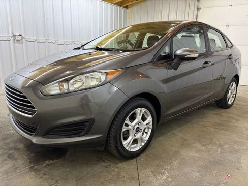 Used 2015 Ford Fiesta SE w/ Comfort Package FWD image 3