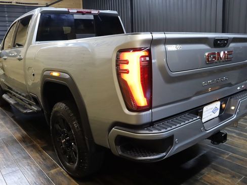 Used 2025 GMC Sierra 2500 AT4 w/ AT4 Preferred Package AWD/4WD image 3