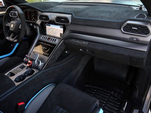Used 2024 Lamborghini Urus Performante image 36