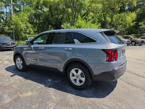 Used 2021 Kia Sorento LX FWD image 4