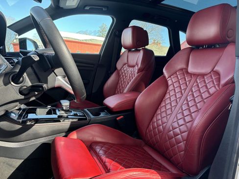 Used 2023 Audi SQ5 Premium Plus w/ Premium Plus Package image 31