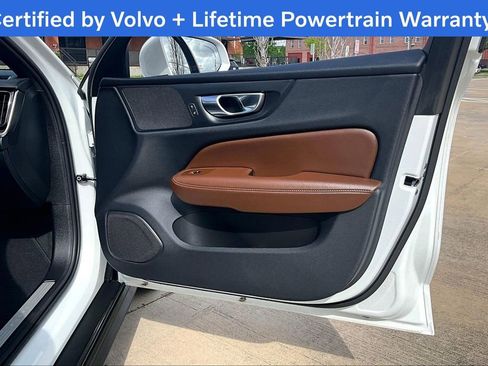 Used 2025 Volvo V60 B5 Cross Country Plus image 25