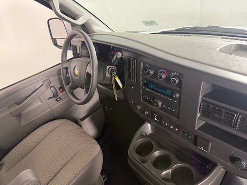 Used 2025 Chevrolet Express 3500 LT w/ LT Preferred Equipment Group RWD image 23