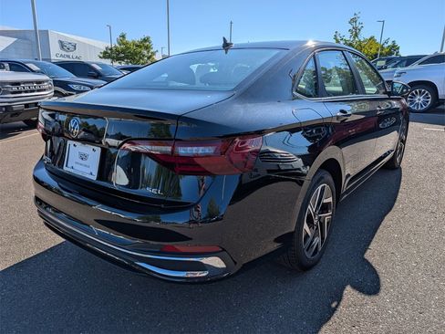 Used 2023 Volkswagen Jetta SEL image 5