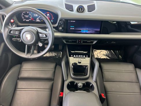 Certified 2026 Porsche Cayenne Coupe AWD/4WD image 6