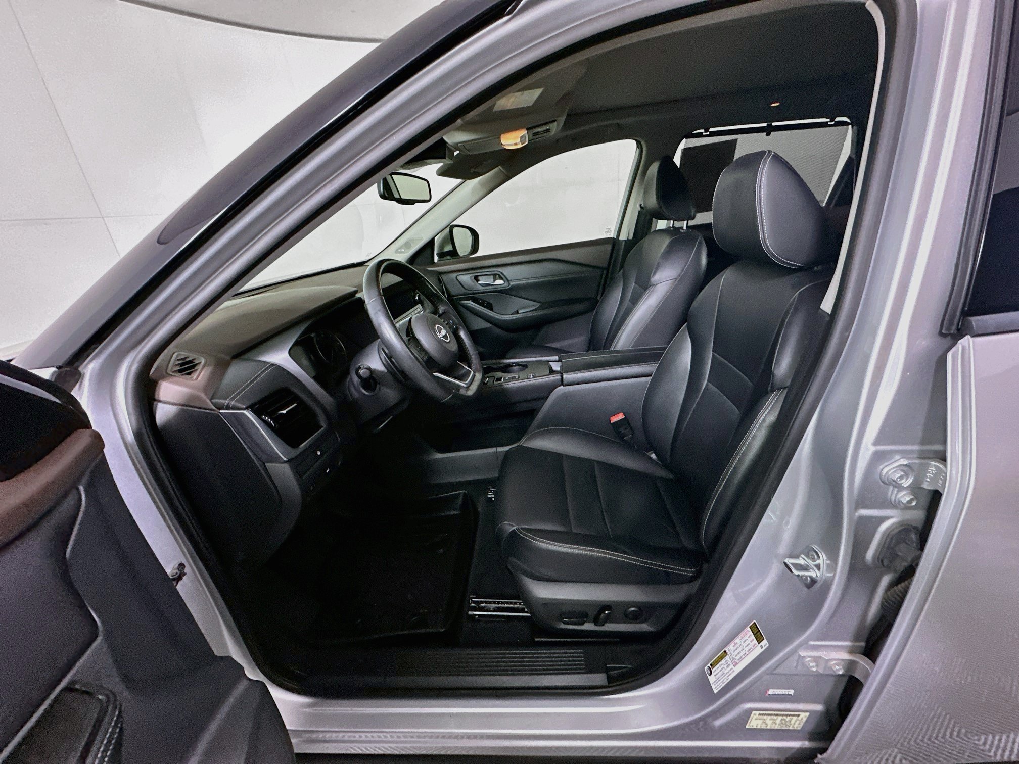 Used 2023 Nissan Rogue SL w/ SL Premium Package FWD image 13