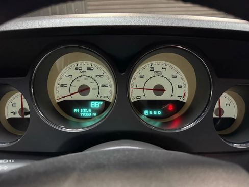 Used 2011 Dodge Challenger image 35