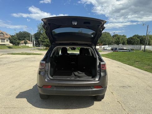 Used 2018 Jeep Compass Sport w/ Tech Group AWD/4WD image 8