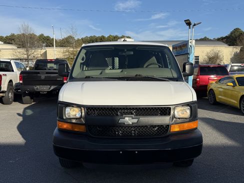 Used 2011 Chevrolet Express 2500 image 2