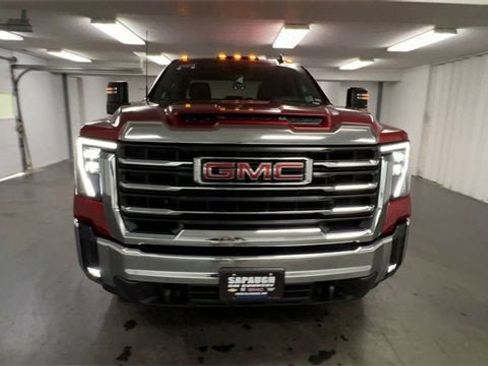 Used 2024 GMC Sierra 2500 SLE w/ SLE Convenience Package image 3