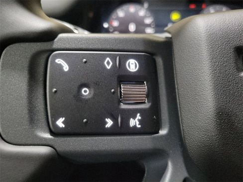 New 2025 Land Rover Defender 110 X-Dynamic SE image 15