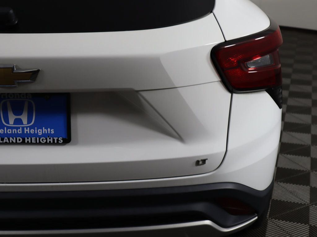 Used 2024 Chevrolet Trax LT w/ LT Convenience Package FWD image 15