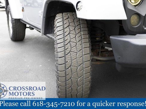 Used 2014 Jeep Wrangler Unlimited Sahara w/ Connectivity Group AWD/4WD image 17