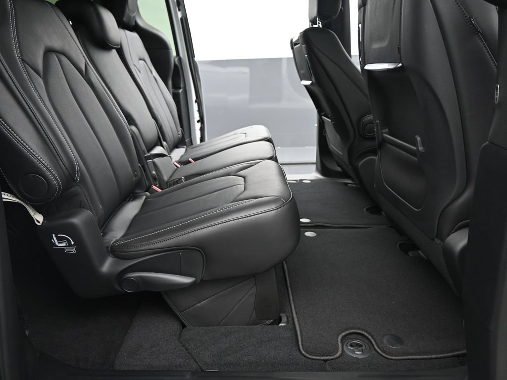 New 2026 Chrysler Pacifica Select FWD image 15