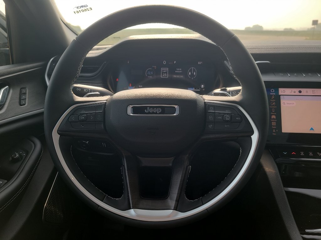 New 2026 Jeep Grand Cherokee Limited w/ Luxury Tech Group II AWD/4WD image 31