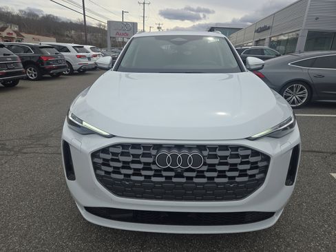 Certified 2025 Audi Q5 Premium Plus w/ Premium Plus image 2