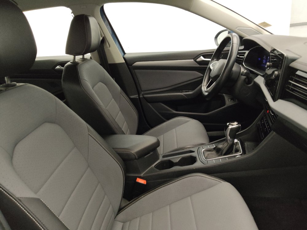 Used 2025 Volkswagen Jetta SE FWD image 21