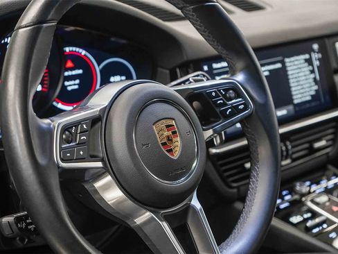 Used 2023 Porsche Cayenne Platinum Edition image 21