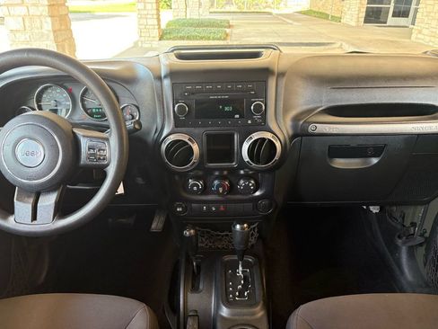Used 2015 Jeep Wrangler Unlimited Sport AWD/4WD image 12