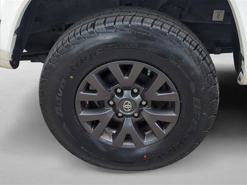 Certified 2021 Toyota Tacoma SR5 RWD image 9