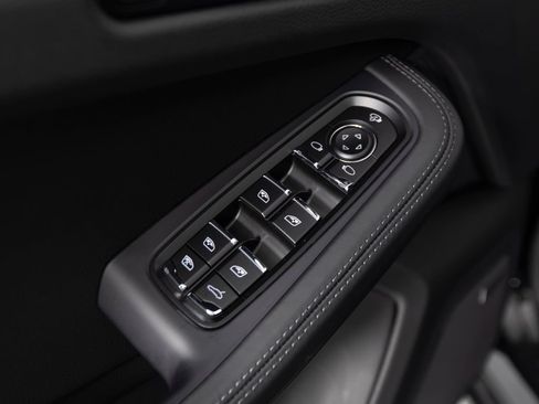 Certified 2026 Porsche Macan Turbo AWD/4WD image 21