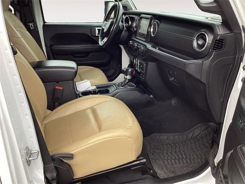 Used 2018 Jeep Wrangler Unlimited Sahara image 15