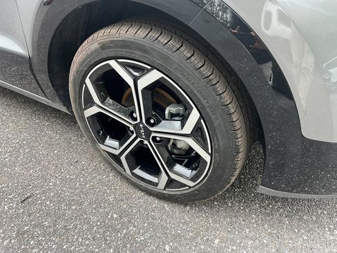 Used 2023 Kia Niro EX Touring image 8