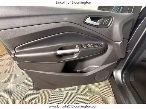 Used 2019 Ford Escape SE image 10