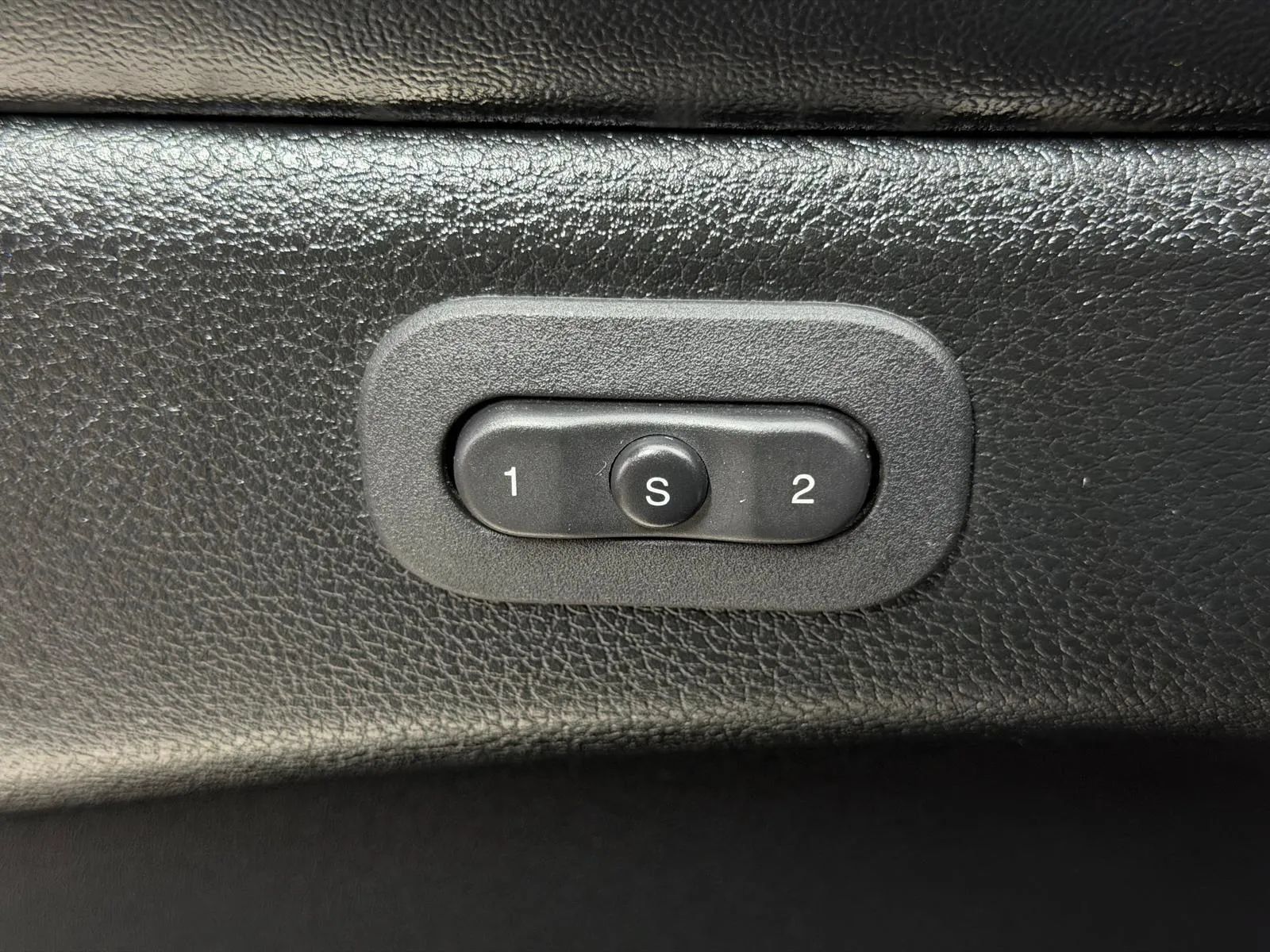 Used 2014 Jeep Grand Cherokee Limited RWD image 27