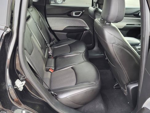 Used 2025 Jeep Compass Latitude AWD/4WD image 11
