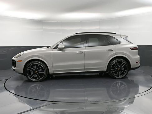 Certified 2022 Porsche Cayenne Turbo image 2