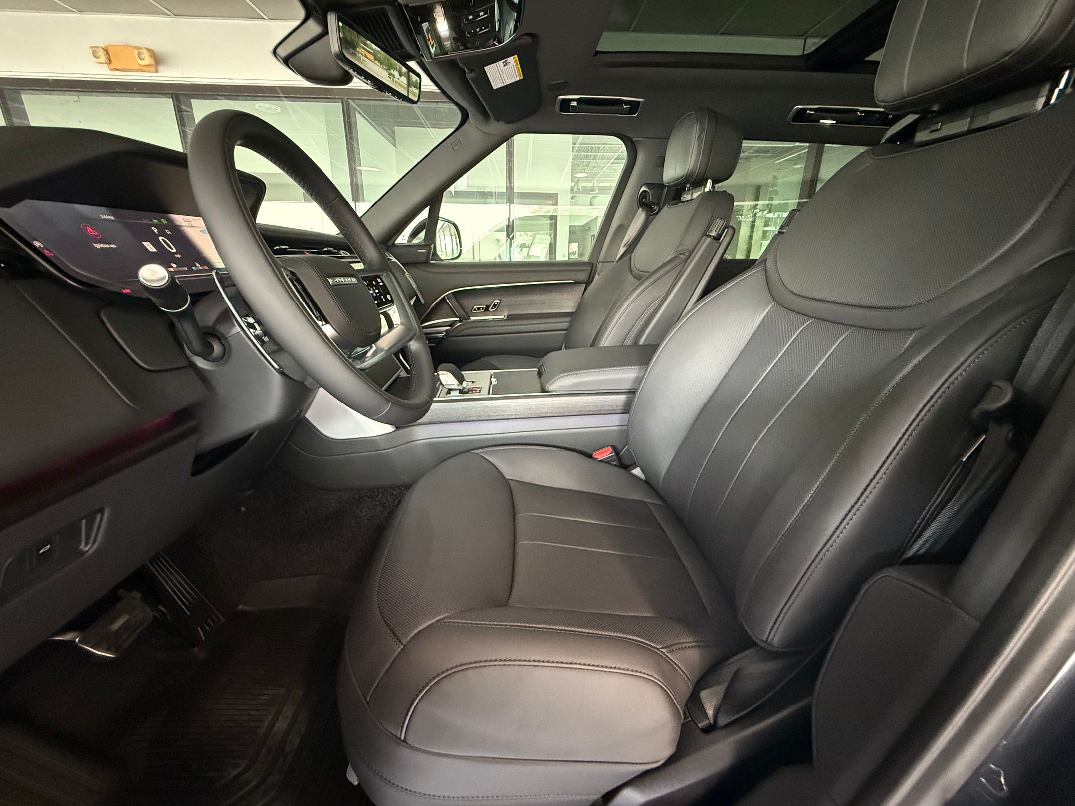 New 2026 Land Rover Range Rover Long Wheelbase SE AWD/4WD image 5