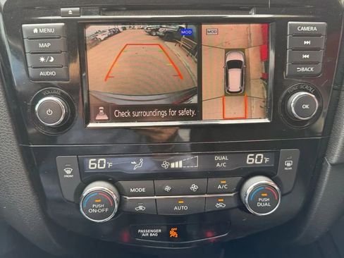 Used 2019 Nissan Rogue SV w/ Premium Package image 11