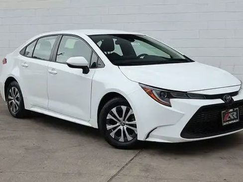 Used 2021 Toyota Corolla LE FWD image 1