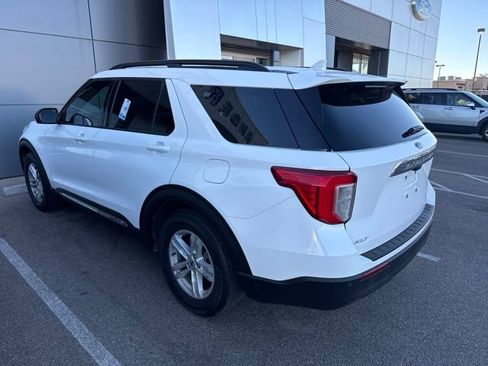 Used 2024 Ford Explorer XLT RWD image 4