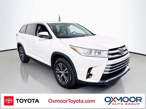 Used 2019 Toyota Highlander LE image 1