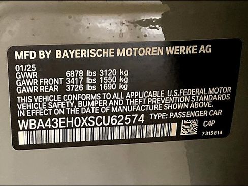 Used 2025 BMW 750e xDrive w/ Premium Package image 18