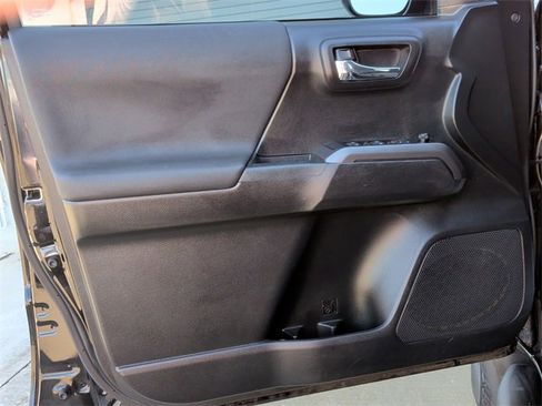 Certified 2019 Toyota Tacoma TRD Sport image 10