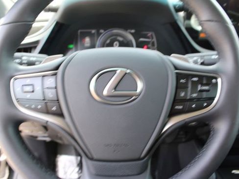 Used 2024 Lexus ES 300h w/ Premium Package FWD image 16
